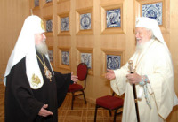 Святейший Патриарх поздравил Предстоятеля Румынской Православной Церкви с 20-летием возведения на Патриарший престол